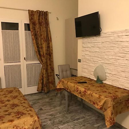 Hotel Pidkova à Modène Extérieur photo